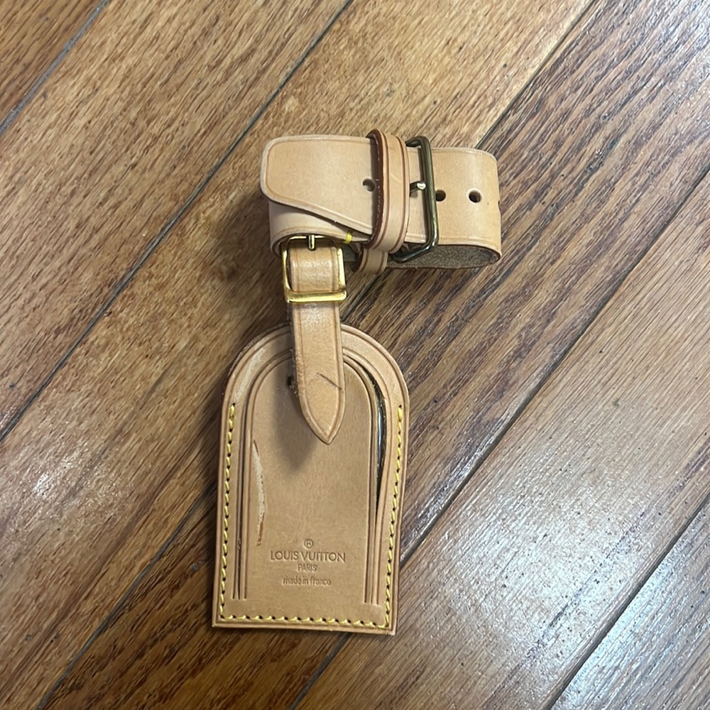 #100 Louis Vuitton luggage tag authentic